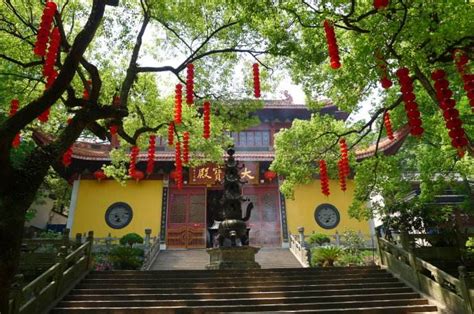 ¡Sumérgete en la Historia y la Naturaleza en el Templo de Tianzhu Shan!