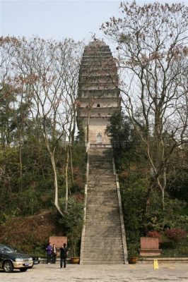 ¡La Pagoda de Lingyun: Una joya centenaria sobre el río Min!